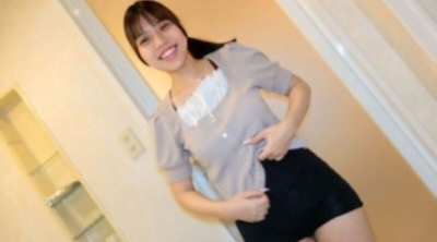 FC2-PPV-4713690 [无码] 她的娃娃脸简直太撩人了！她那可爱的小脸蛋上沾满了精液，眼睛圆圆的，简直是无敌的！虽然外表天真烂漫，但她其实很喜欢各种调皮的玩意儿！颜射和中出 *额外高清