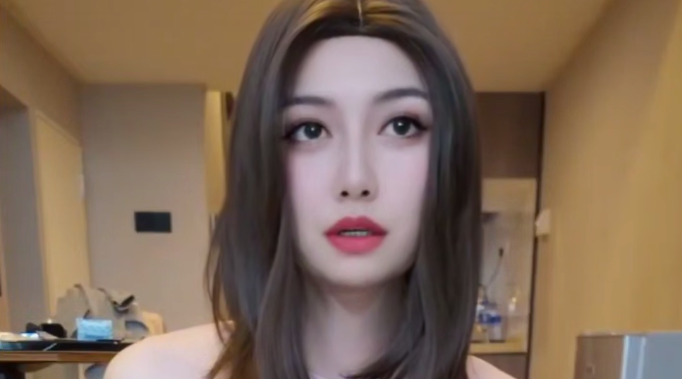 【伪娘】伪娘御姐bela肉丝高跟骑乘假屌