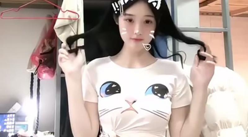 高颜值清纯学妹 马克笔插穴 揉胸挑逗视频 被男友曝光 这么可爱的妹子床上竟然如此反差！