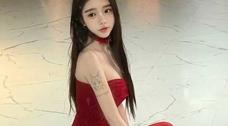 抖音美女网红 Amy 直播间玩嗨竟掀衣露奶 现场录屏被粉丝曝出 极品美乳堪称乳交神器啊！