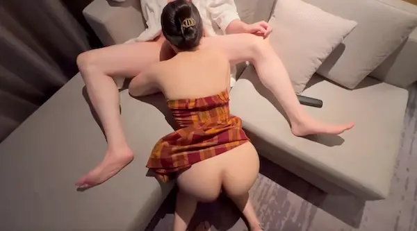 极品一线天校花蜜桃臀淫乱3P 胯下母狗玩物 爸爸~要上天了~极骚全自动榨精