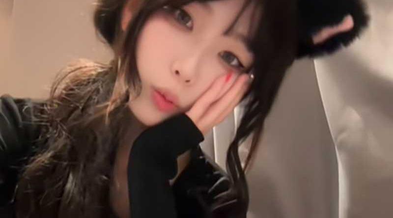 抖音网红 小水不哭 不雅视频突然疯传 在宿舍露脸拍下自慰视频 骚叫BB好痒淫劲十足！