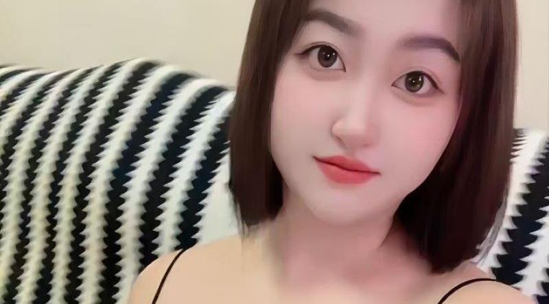 快手肥臀少妇 爱吃蓝莓的葡萄 私拍福利流出 韵味十足巨乳尤物 近距离展示身材假屌自慰 令人血脉喷张！