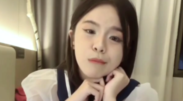 【黑灰姑娘】新人下海学生妹穿着透明校服，首次自慰_3