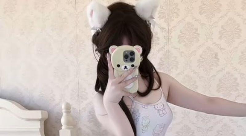 抖音30万粉丝网红 曼萝 定制私拍流出 稚嫩酮体上演极限诱惑 玩具自慰反差十足！