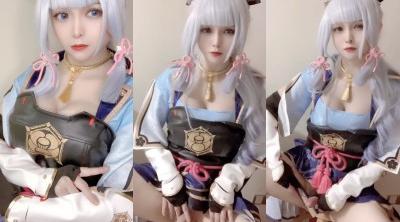 Sola酱-- COS角色扮演，神里绫华，爱了爱了，这彷佛动漫少女，仙女棒好粉！