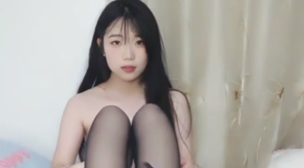 06年小甜甜_18岁颜值校花带闺蜜下海直播_粉穴掰开跳蛋自慰_道具互插_9