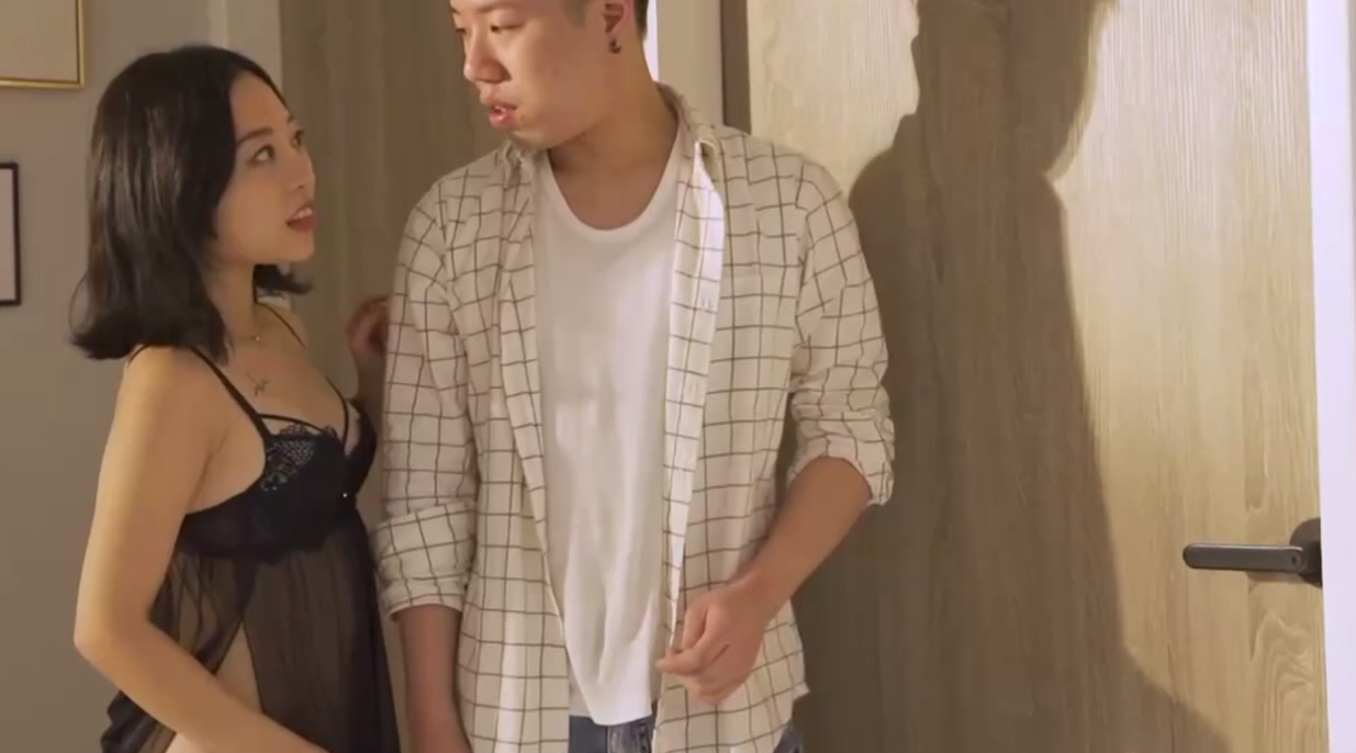 麻豆传媒出品MD-0195家庭乱伦挣风喝醋3P姐妹标记来访诱惑相奸