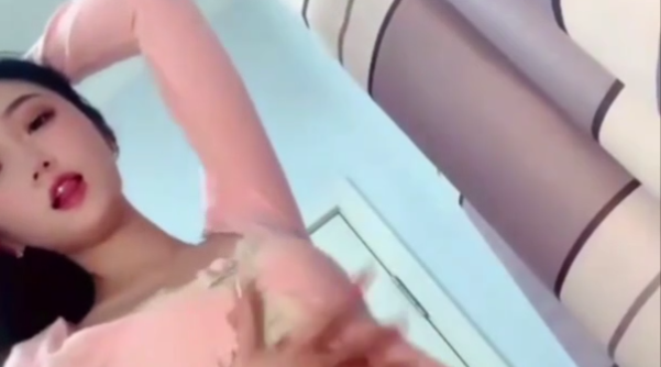 颜值控必亡！还要S级的顶级身材，前凸后翘 奶子非常饱满粉嫩