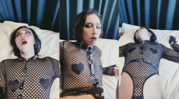 伪娘贴贴 作为小母狗就要被狠狠的怼 掐着脖子耳光啪啪响 吐着狗舌头表情还特享受