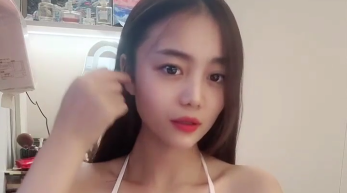 国产直播.高颜值女神盲盒系列-小熊oi_太纯了！宝藏女孩~这么美这么纯也下海了~心痛啊 _2