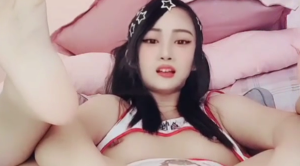 【很可爱】变态小萝莉!_高跟鞋插逼扩阴爆菊自慰喝尿