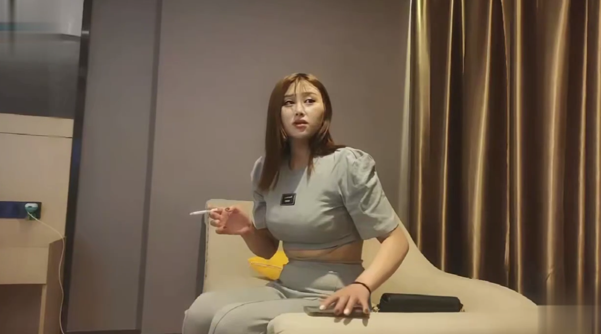 大胸外围，高跟裸体掰穴，后入啪啪乳浪翻滚，外围场女神性爱收藏必备#步宾探花