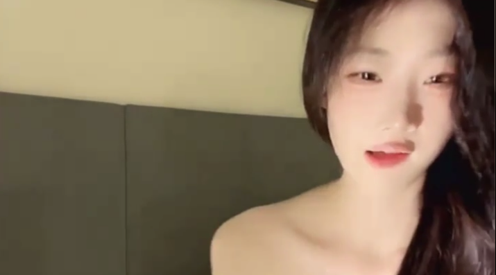 国产直播.高颜值女神盲盒系列-呆呆小羊儿_极品高颜反差小少萝，嫩穴酥乳，眼神勾人舔舐鸡巴，后入打桩啪啪_4