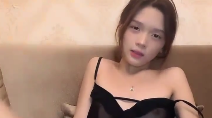 国产直播.高颜值女神盲盒系列-露露_骨感少女直播裸舞诱惑道具自慰掰穴特写太美了，表情销魂_2