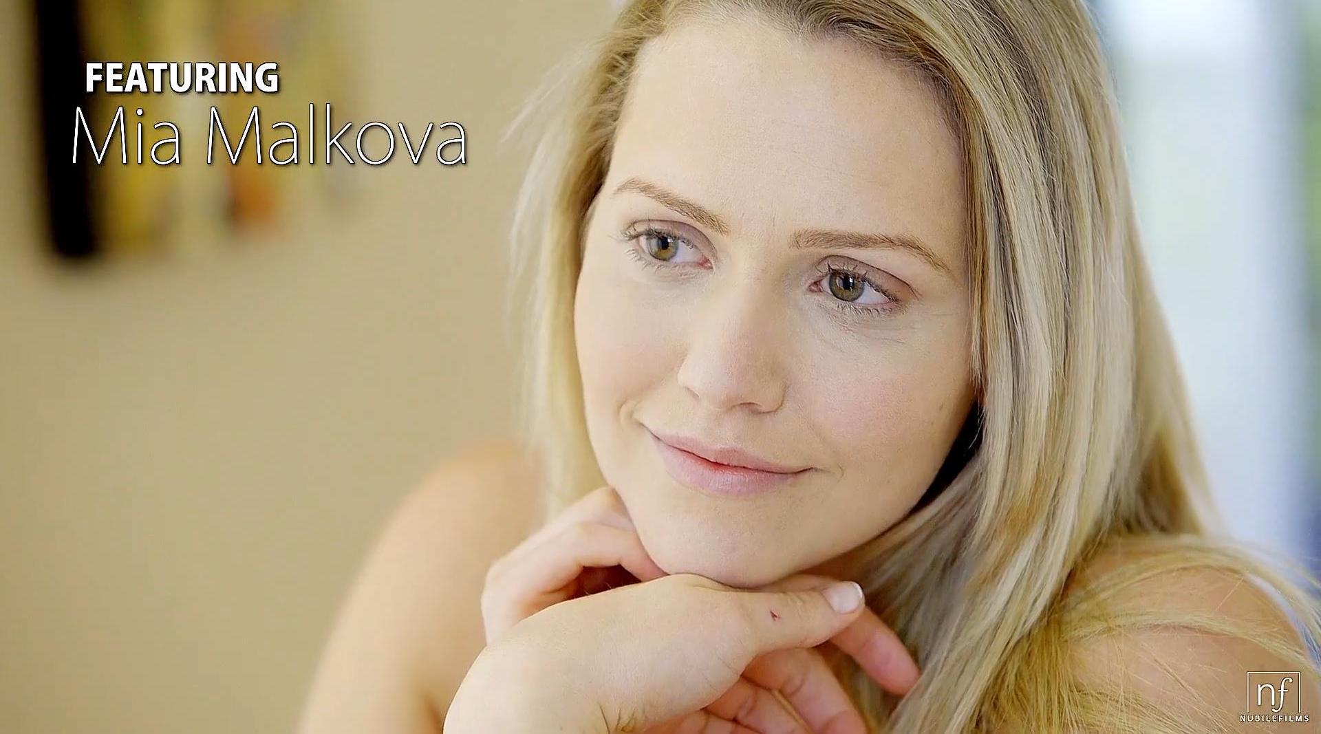 丰满大屁股御姐这肉体抱住就销魂舍不得放开，揉捏翘臀吸允爱抚，笑容甜美，奋力插入猛力抽送噗嗤输出射爽，4K高清