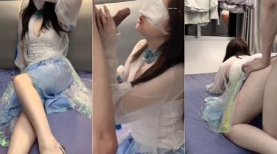 大奶小姐姐吃鸡足交 你夹的好紧宝宝 身材丰满皮肤白皙 白虎鲍鱼肥美 被小哥大力猛怼 后入冲刺 射了一屁屁