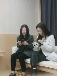 美女双飞, 操啊哥, 使劲操, 她还有劲 别停快使劲 别摸我要么把我操明白 轮流无套输出哥们今天碰到对手了操的汗流浃背