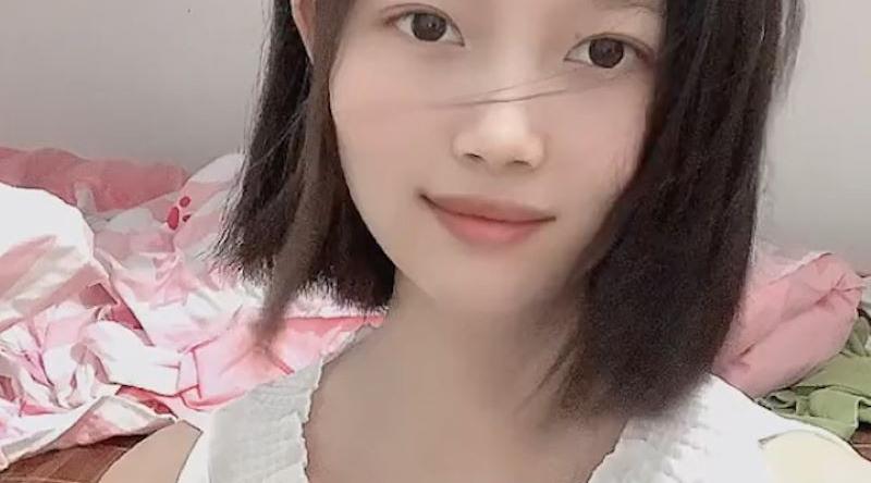 信阳光山 极品女大学生 私密视频曝光 独居宿舍全裸自拍 线下遭金主揉穴爆插 淫态百出！