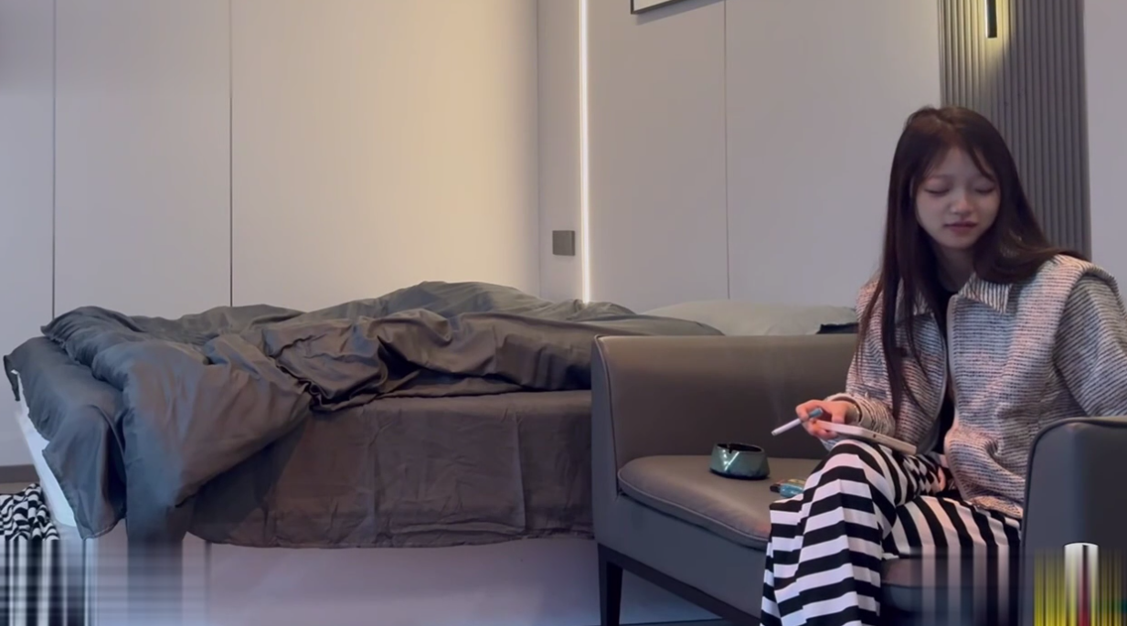 今天约了个极品嫩妹，含苞待放刚开苞的感觉，抓着她的双马尾操了她半个小时，让她坐在机位前面近景让兄弟们看看她的皮肤状态#利普探花