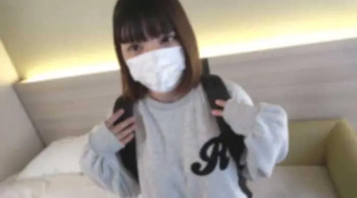 FC2-3257108 让天真害羞的女大学生做一些大胆的事情来提升你的性格！在不合适的地方暴露自己的美体，让她在做爱时说出猥亵的话，一切都毁了！