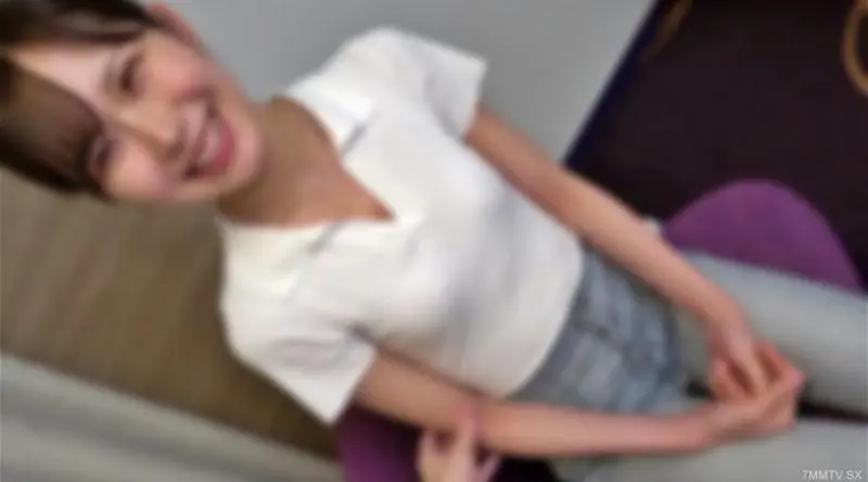 FC2-3750179 顶级服饰特殊超凡之美。 19岁的年纪，有著粗犷的性风格和成熟的气息。大量阴道射精，让美美人。