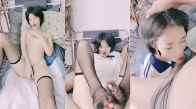 学妹毕业了带她网络挣钱花,全程露脸黑丝情趣给她吃大鸡巴,娇嫩清纯道具抽插,呻吟可射 - 国产自拍视频