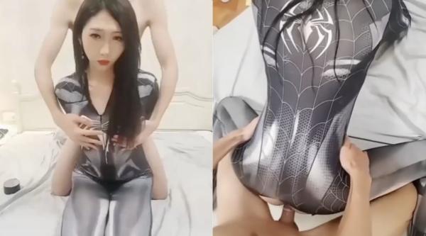 漂亮伪娘,和小哥哥互相吃鸡,骚穴操的很舒坦,呻吟不停口爆吃精,小牛子也被小哥哥撸射了 - 国产自拍视频