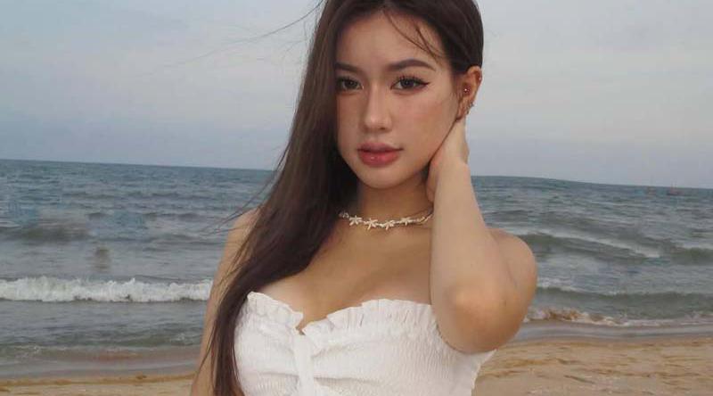 抖音母狗 甜心宝宝 1v1裸聊视频流出 巨型自慰棒狂震骚穴 臭婊子淫叫伺候金主爸爸！