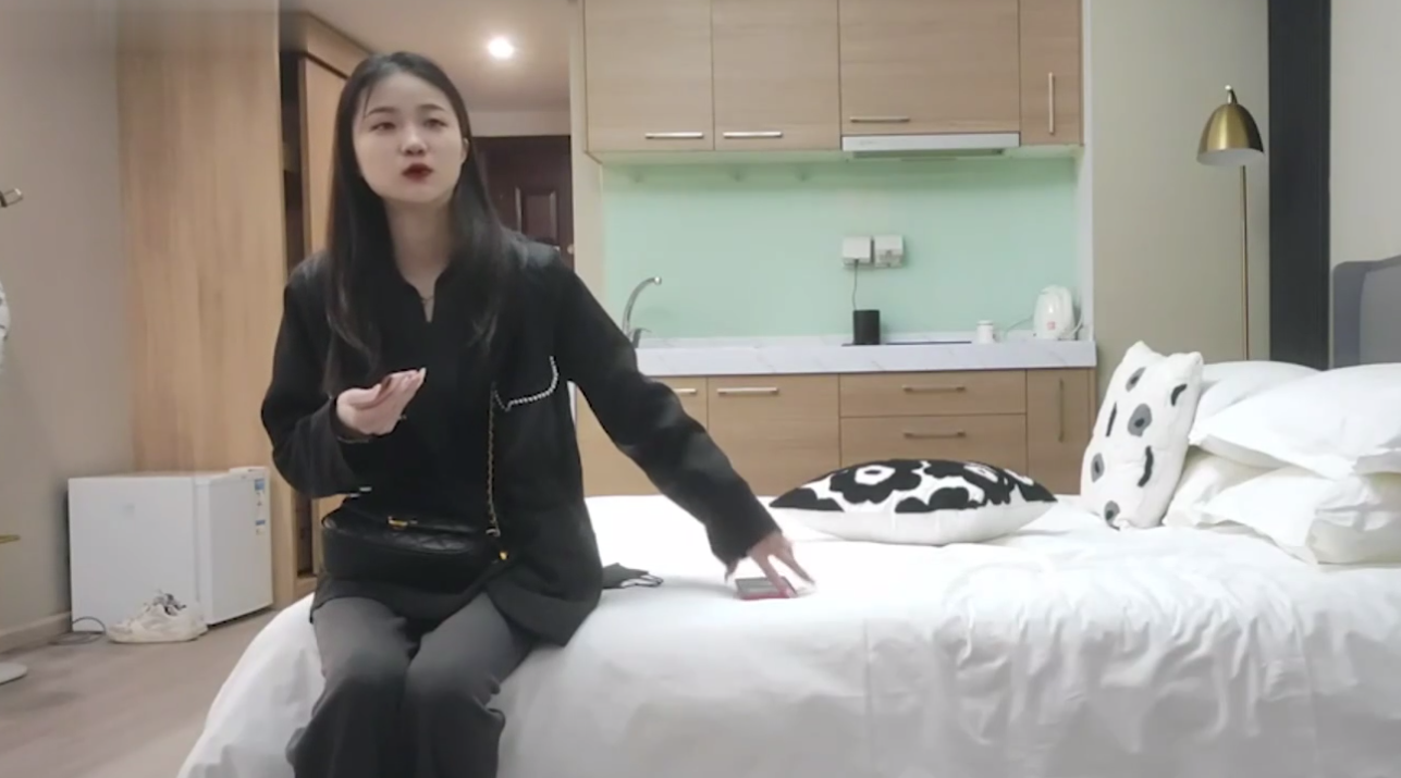 约操22岁刚毕业大学生，一脸诚恳说是马上过年了想赚外快 #李白