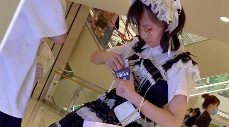 偷拍大神重磅高清新作！二次元洛丽塔眼镜妹商场翻车 透明蕾丝内裤骚到炸裂 反差婊实锤！