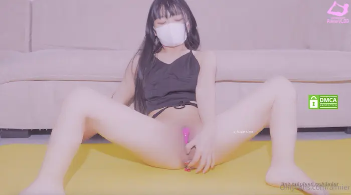 油管被全网追捧的瑜伽老师博主｜Aimier｜私拍 道具开双洞刺激裸体瑜伽高潮