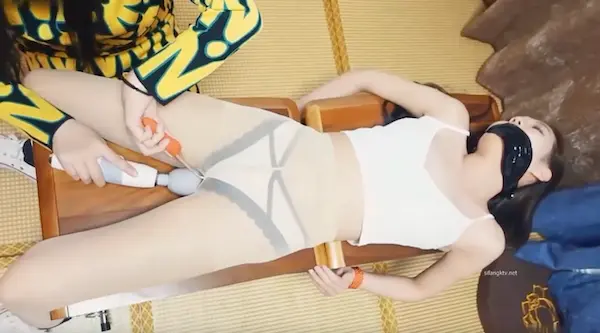 ｜树屋轻调｜定拍，网友非独家定拍灵灵帆布鞋肉丝 白袜手脚束缚棒棒 秒潮笔双向刺激堵嘴挣扎