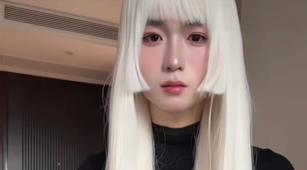 【伪娘】这就完美了，满足了国人对白毛的癖好，还是温柔大姐姐系 喂我奶喝