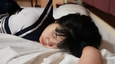 大神觊觎了很久的学妹 这回趁她不留神终于到手了换上黑白丝各种啪啪啪