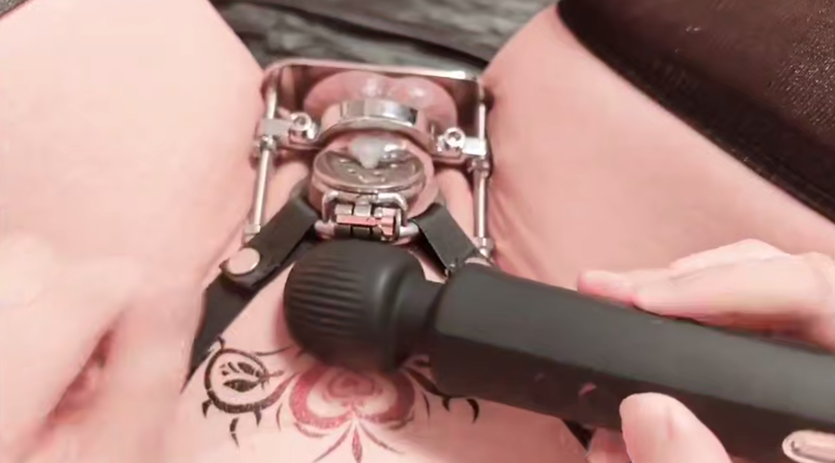 【伪娘】acer_chastity经过一周的寸止+禁止高潮，精液已经近乎结块，最后被大肉棒插射以及用震动棒二段高潮的时候没有喷射的视觉效果，直到打开贞操锁之后才看见满满的白浆