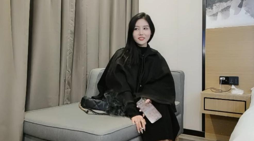 经典成名之作 3000网约高端外围女神，白嫩美艳极品尤物，沙发啪啪后步宾嫌弃不配合，把女主弄哭了 #步宾