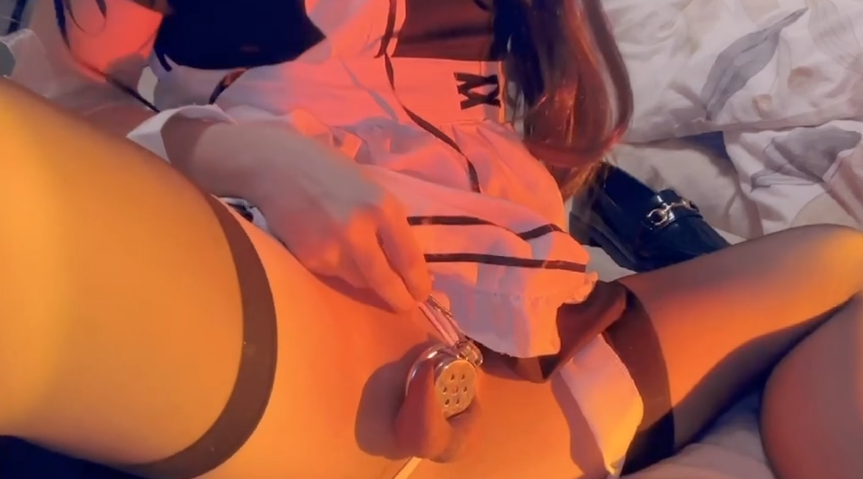 【伪娘】推特SGCZJ1大肉棒插屁穴…屁眼被插肿还喷浆，肉穴不断发出淫靡的水声