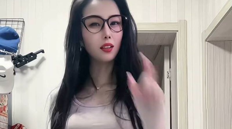 快手丰乳肥臀网红 安娜 私拍泄露 金主专属自慰视角 玉手揉搓敏感小穴 颤抖喷水骚态尽显！