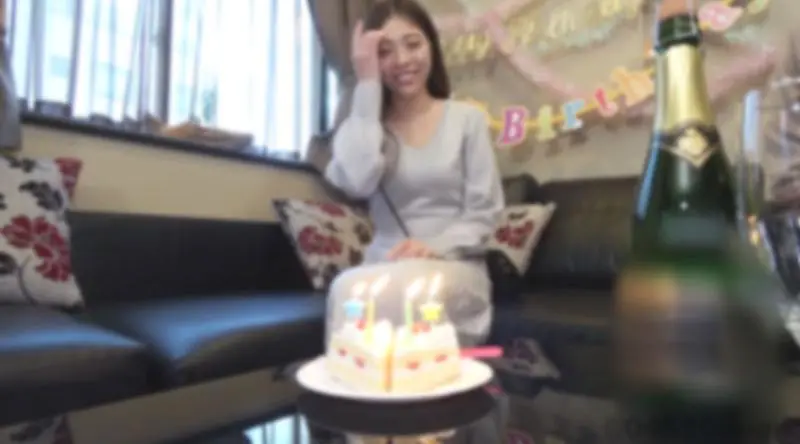 FC2-3337832 3日間限定980pt！【顔出し】「自分にご褒美が欲しいです！」 仕事ばかりでプライベートが寂しい美人OLさんを、誕生日に隊員二人で盛大で濃厚に祝福！