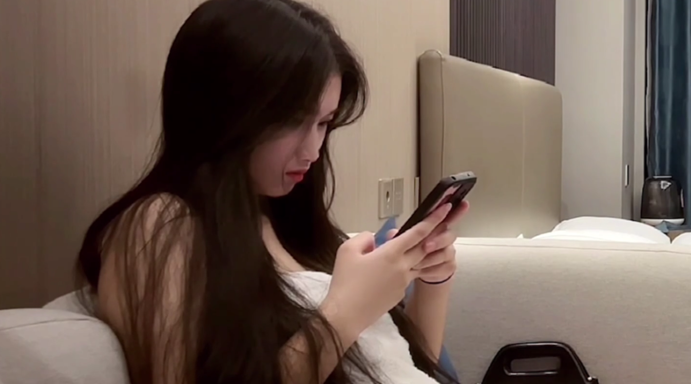 杏吧鬼脚七5 - 极品蜜桃肥臀学妹兼职外围，水润多汁手感级棒