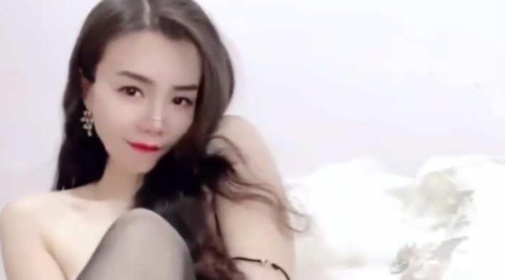 国产直播.高颜值女神盲盒系列-鱼鱼腿很长_美妆店美腿女神~塞跳蛋做美甲爽尿裤_回家狂插_6