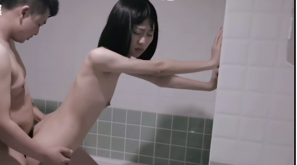 天美传媒TM0105流氓与少女-左莹梦