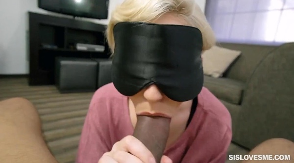 尤物级气质姐姐真是太迷人了全身风情看了就想操，哄骗她戴上眼罩掏出鸡巴塞进她嘴里啪啪大力揉捏操穴真爽，4K高清