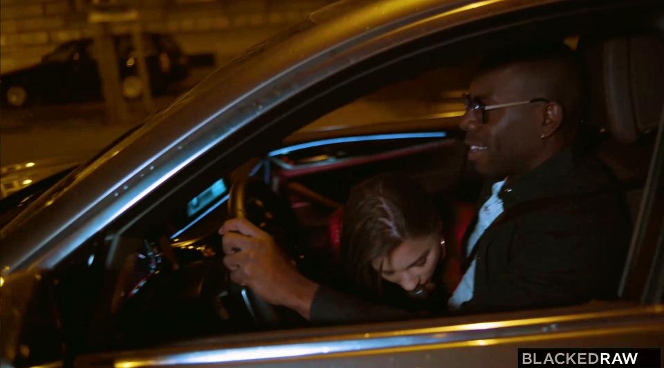 【欧美】逛夜店的小姐姐做起爱来就是狂野激烈，前凸后翘的美妙肉体尤其是这对奶子揉捏吸允爱不释手，猛力插入