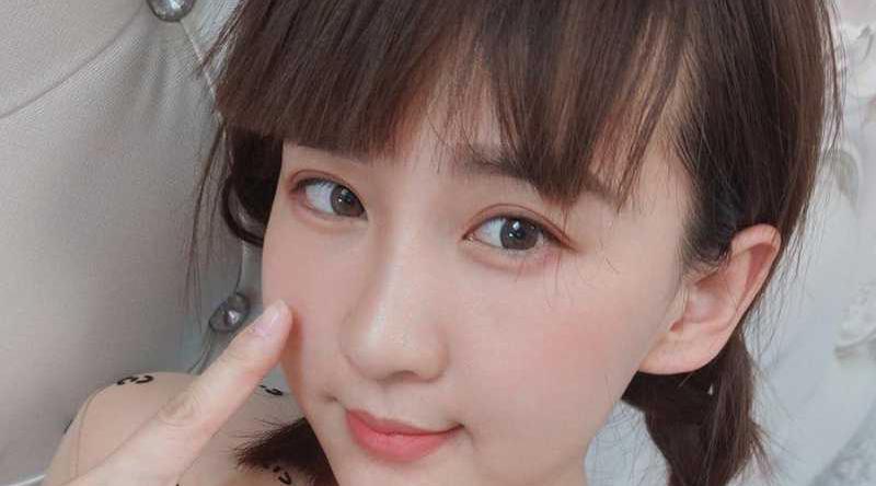 高颜值巨乳粉鲍少妇 自拍洗澡露逼风骚至极 你有困难我帮忙 我住隔壁我姓王！