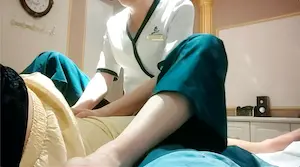 【搞沐足】会所找女技师，骑在身上摸屌，扒下裤子磨蹭骚逼，硬了一下插入，翘起屁股爆操