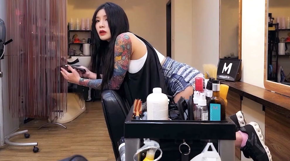 【麻豆传媒】职场淫行系列【理发师大胆淫行】稀缺破解摄像头！各角度切换！高清720P原版首发【MDWP0004 】