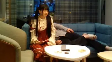 专操萝莉大神百人斩双马尾娇小萝莉换上肚兜 沙发上上干她