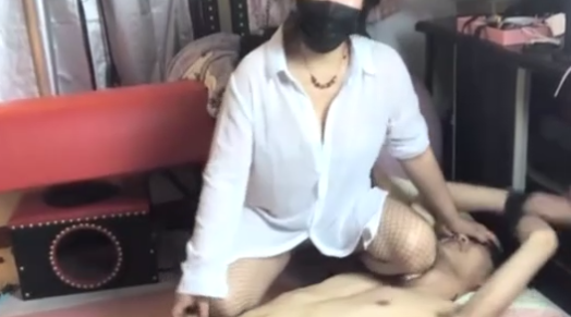 国产直播.高颜值女神盲盒系列-情侣主奴黑丝情趣装诱惑，两女一男调教啪啪激情，八爪椅穿哥假鸡巴爆草，口交大鸡巴舔逼，黑丝高跟踩踏刺激-原版高清无水印